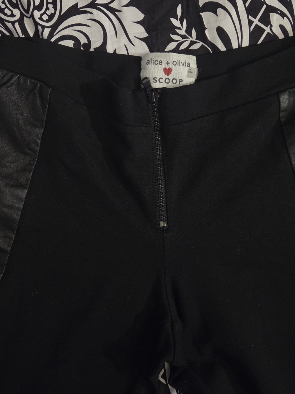 alice + olivia Scoop Black Faux-Leather Panel Women's leggings